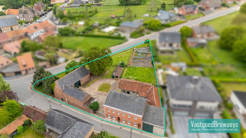 Hoofdfoto van de publicatie: Authentieke hoeve met veel potentieel voor cohousing of creatieve invulling