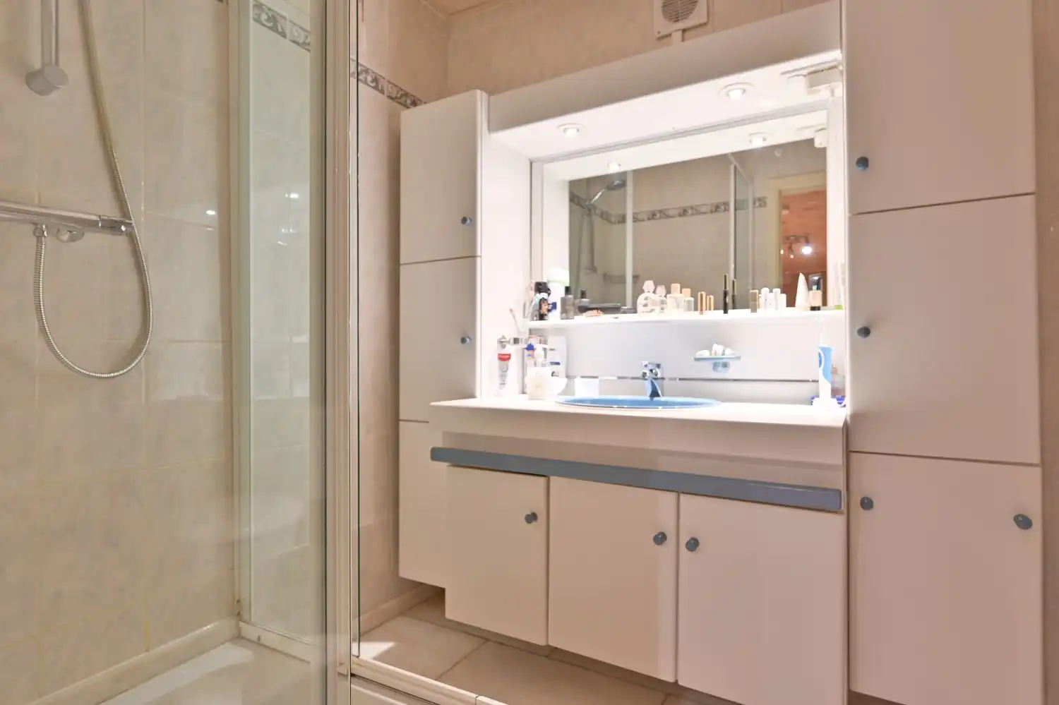 Charmante halfvrijstaande woning in het hart van Neerharen foto 16