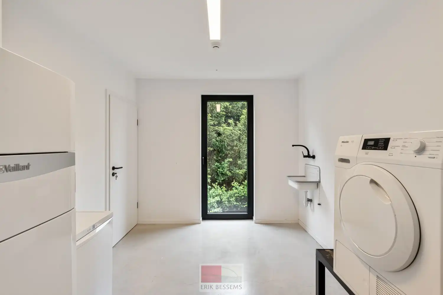 Energiezuinige, moderne woning met een bewoonbaar oppervlakte van circa 195 m², gelegen op een perceel van 776 m² in een rustige en groene omgeving. foto 23