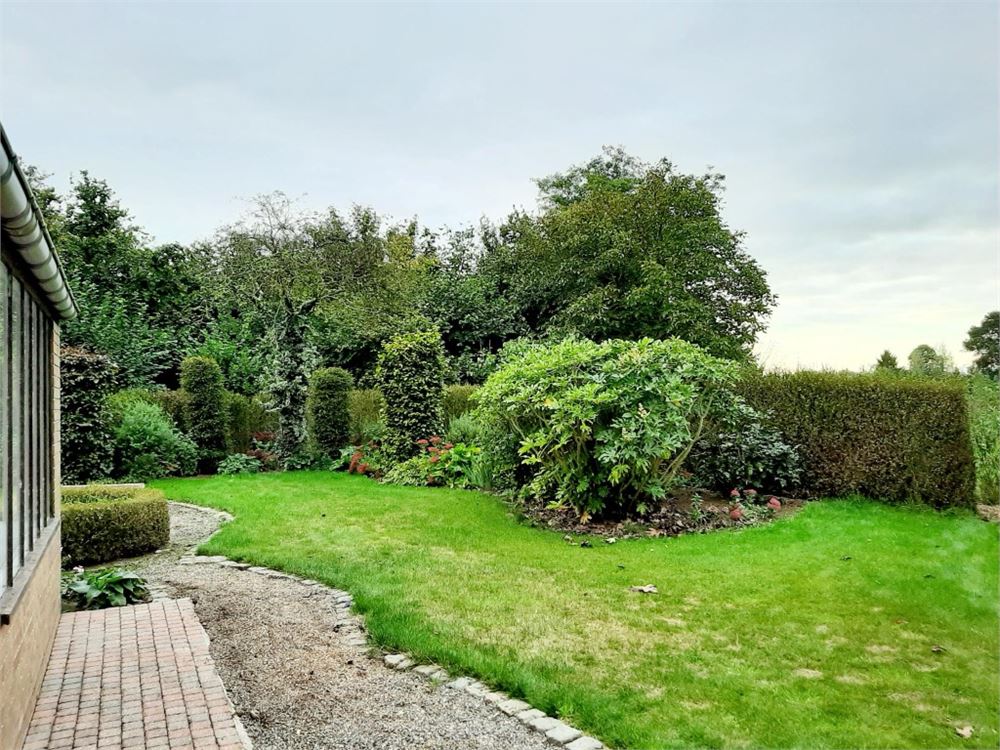 Alleenstaande woning met een zonnige tuin foto 11