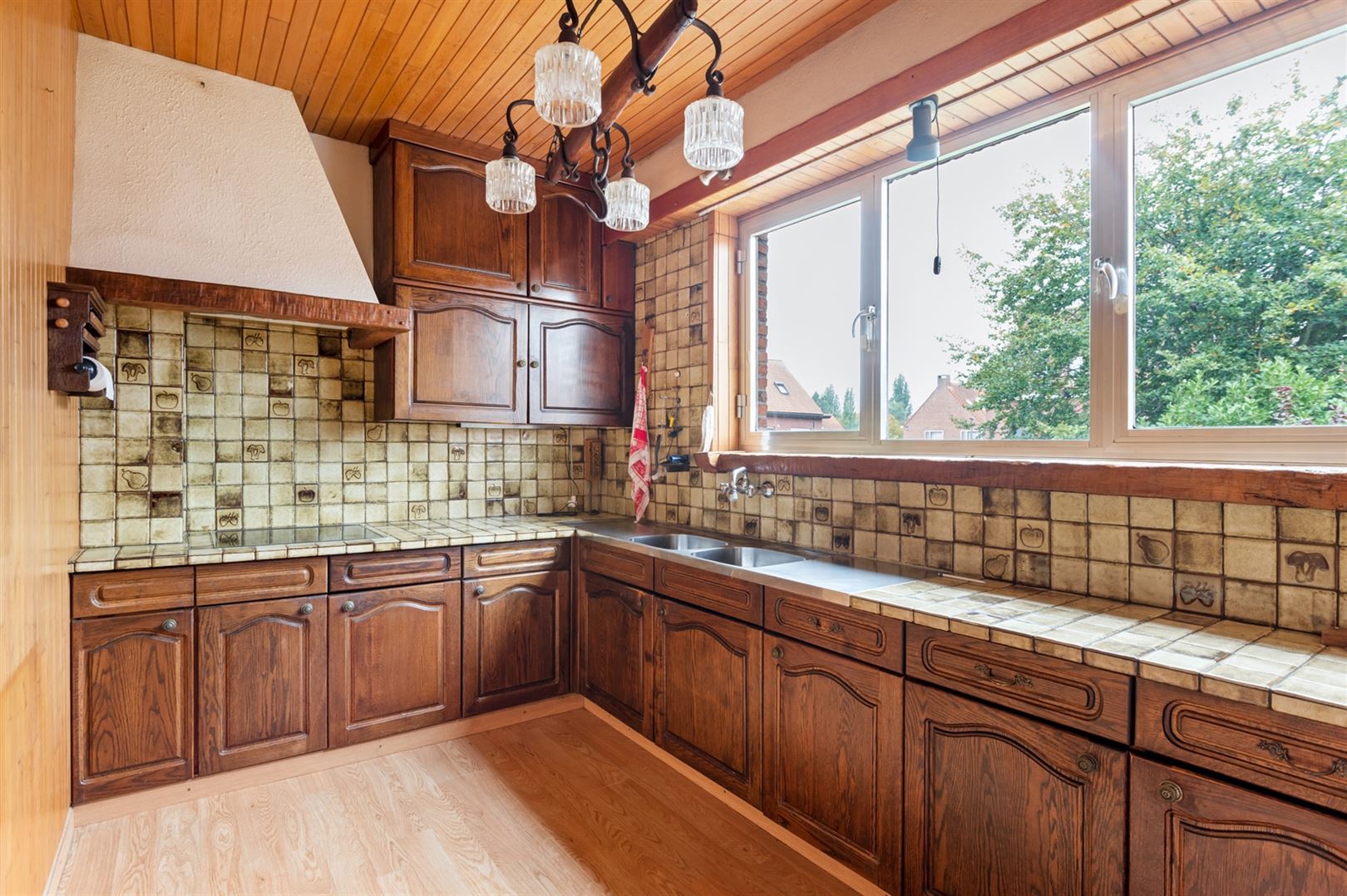 Te renoveren bel-étagewoning met zonnige tuin. foto 6