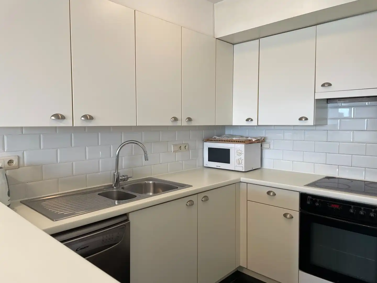 Gemeubeld appartement met prachtig zicht op de jachthaven foto 6