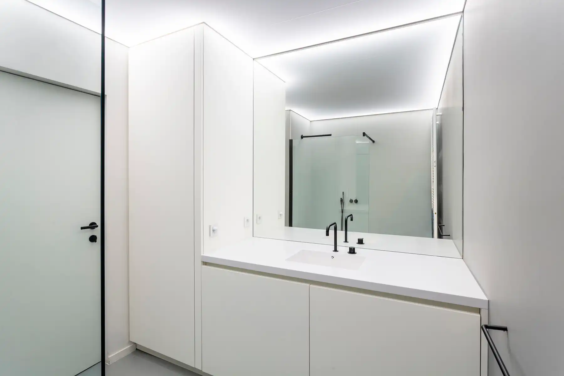 Unieke kantoorruimte met zicht op de Schelde foto 7