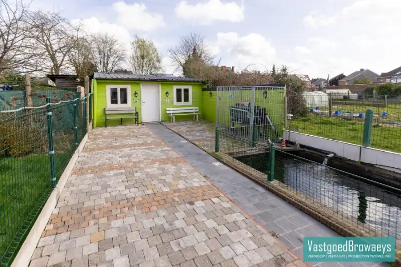 Ideale starterswoning met ruime aangename tuin foto 2