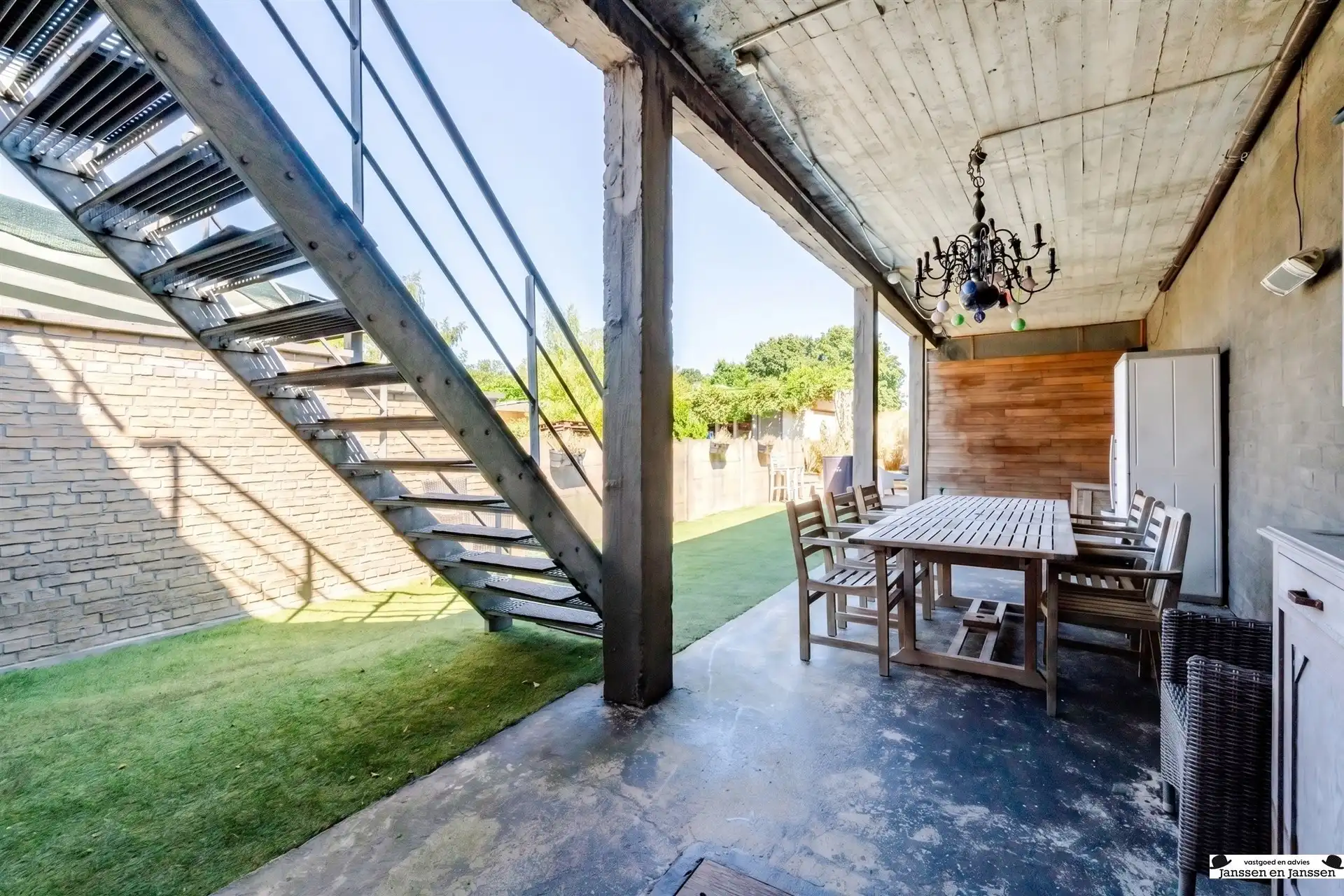 Ruime en instapklare gezinswoning met 4 slaapkamers, garage en tuin foto 26