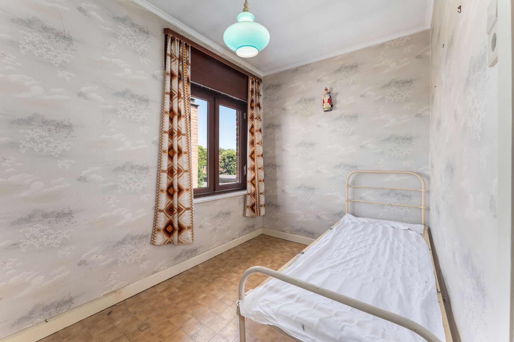 Op te knappen woning met tuin en garage foto 14