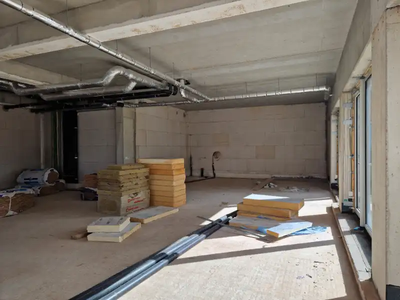 Centraal gelegen nieuwbouw handelsgelijkvloers (160m²) met gezellig terras (130m²) op een TOPlocatie! foto 15