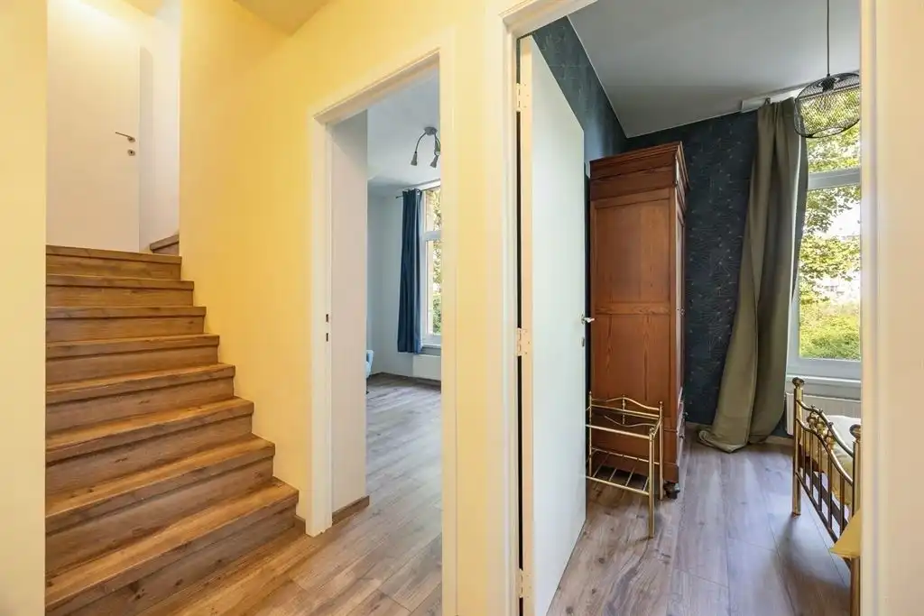 Unieke woning met eclectische gevels en dakterras foto 29
