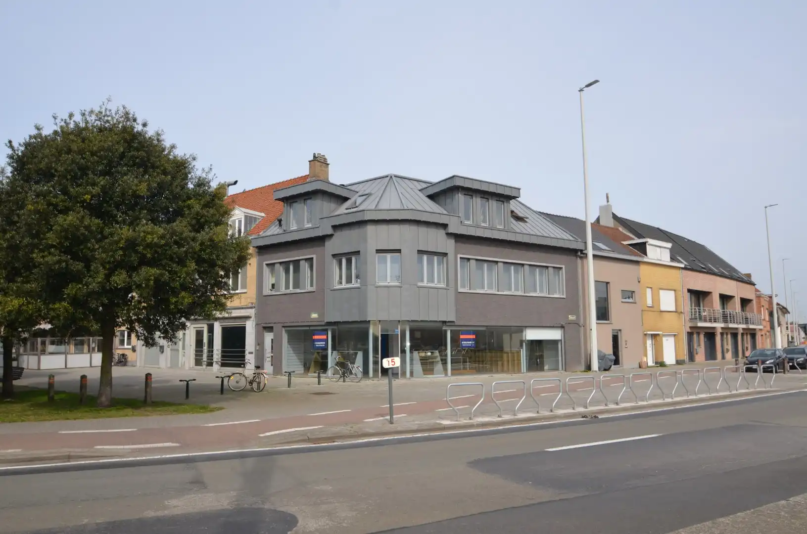 Voor de snelle beslisser: Handelspand op top zichtlocatie foto {{pictureIndex}}