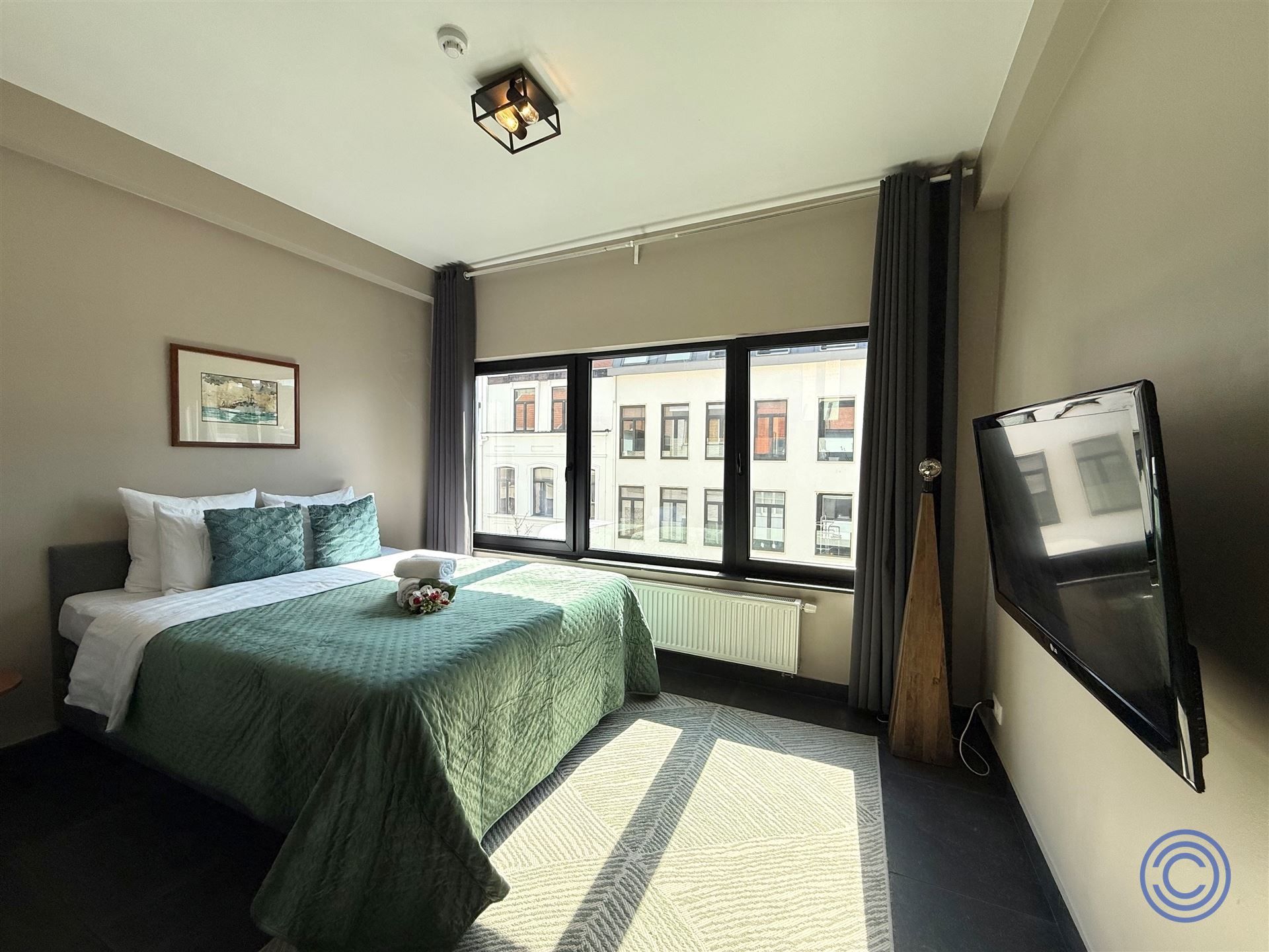 Appartementsgebouw met een handelspand en 3 logies op centrale locatie! foto 6
