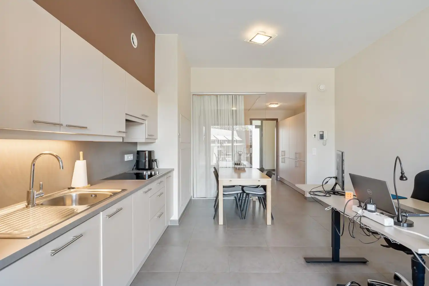 Modern en energiezuinig(A-label) appartement met 1 slaapkamer, een terras, een autostaanplaats, een kelder en een fietsenstalling te centrum Leuven! foto 14