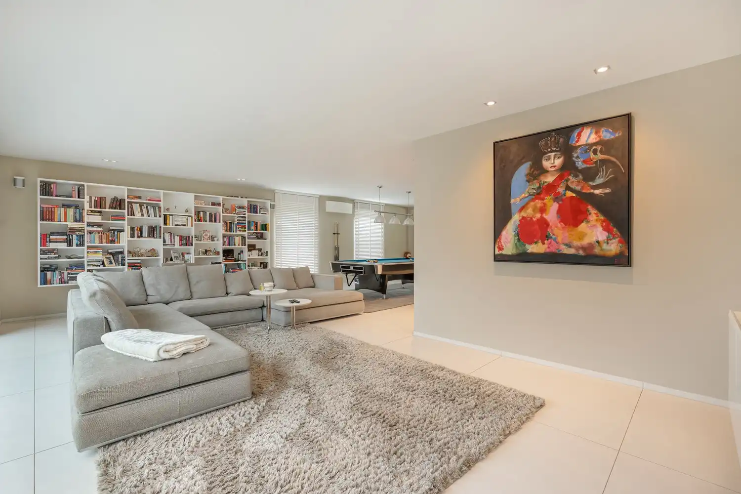 Exclusieve recente villa met verwarmd zwembad, vier garages en inclusief bouwgrond van 10a in een groene omgeving foto 19