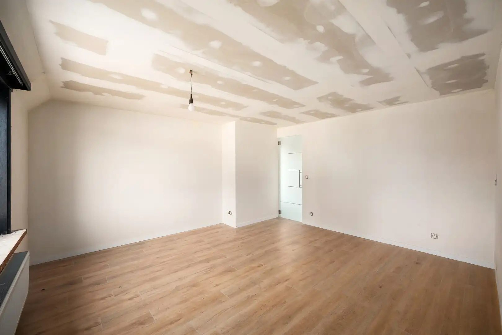 Ruime halfopen woning met 5 slaapkamers, grote tuin en prachtig open zicht in Lapscheure. foto 10