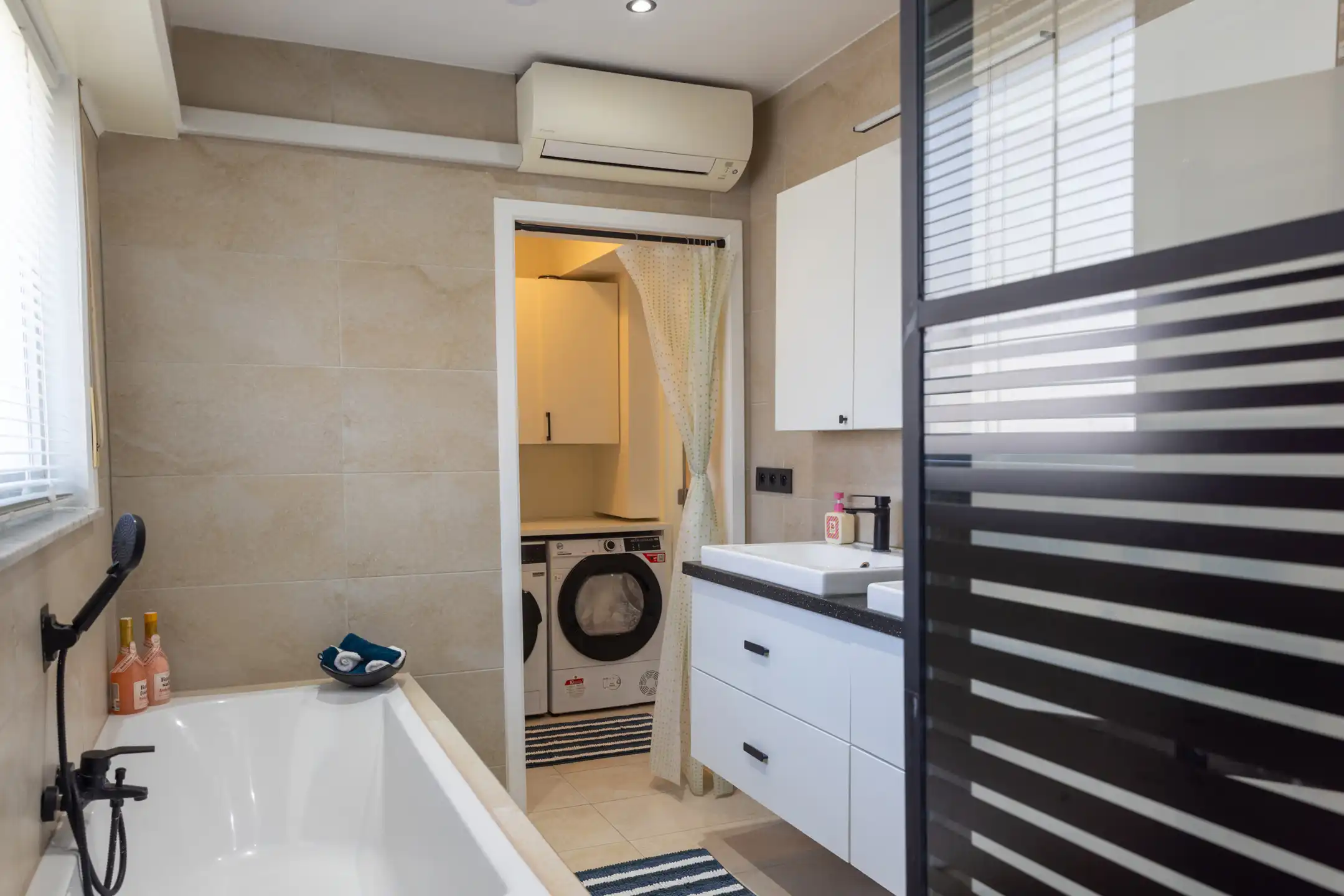 Half-open bebouwing met garage foto 8