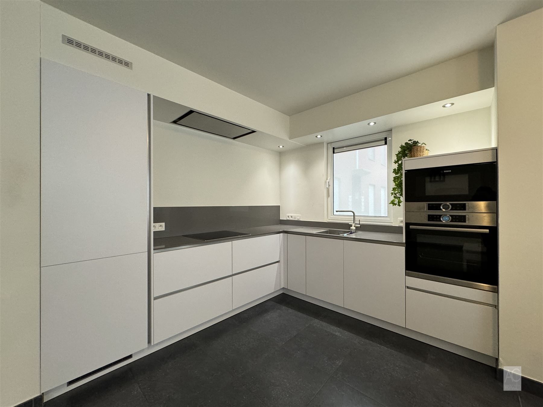 Instapklaar appartement in hartje Sint-Niklaas foto 8