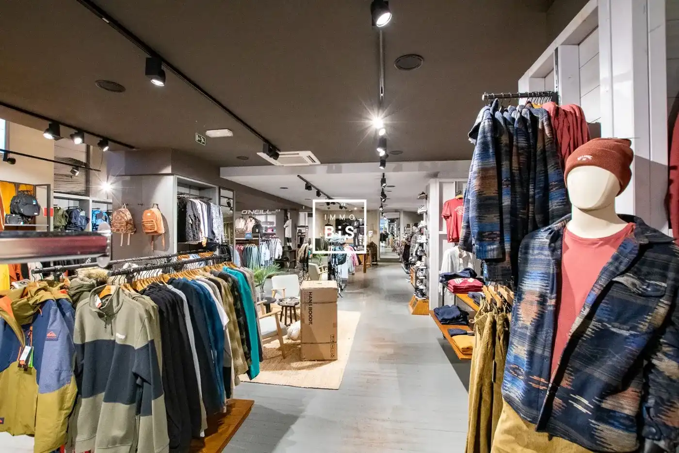 Uitzonderlijk ruim handelspand op een super commerciële ligging op de Lippenslaan foto 2