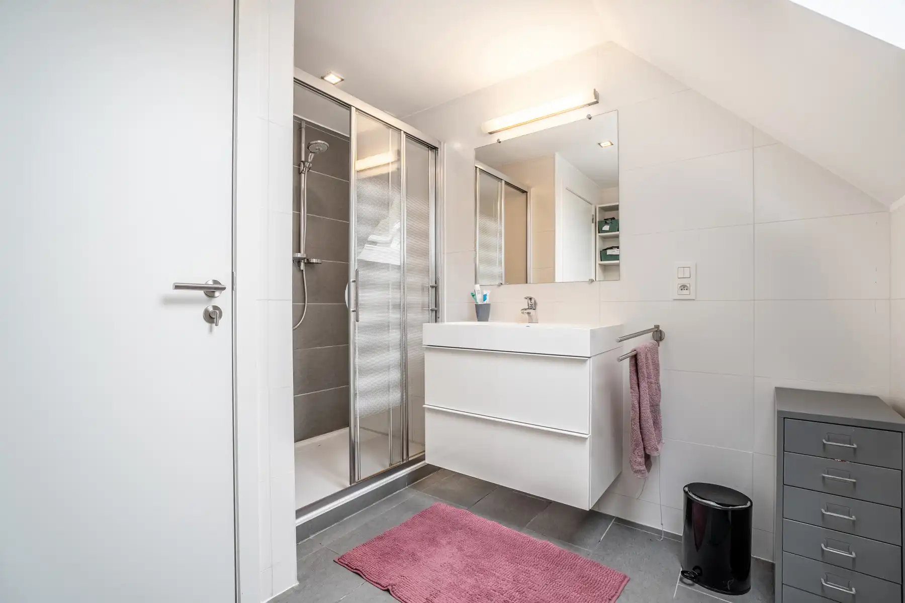 Vrijstaande woning met veel ruimte, in het groen aan de rand van Halle foto 31