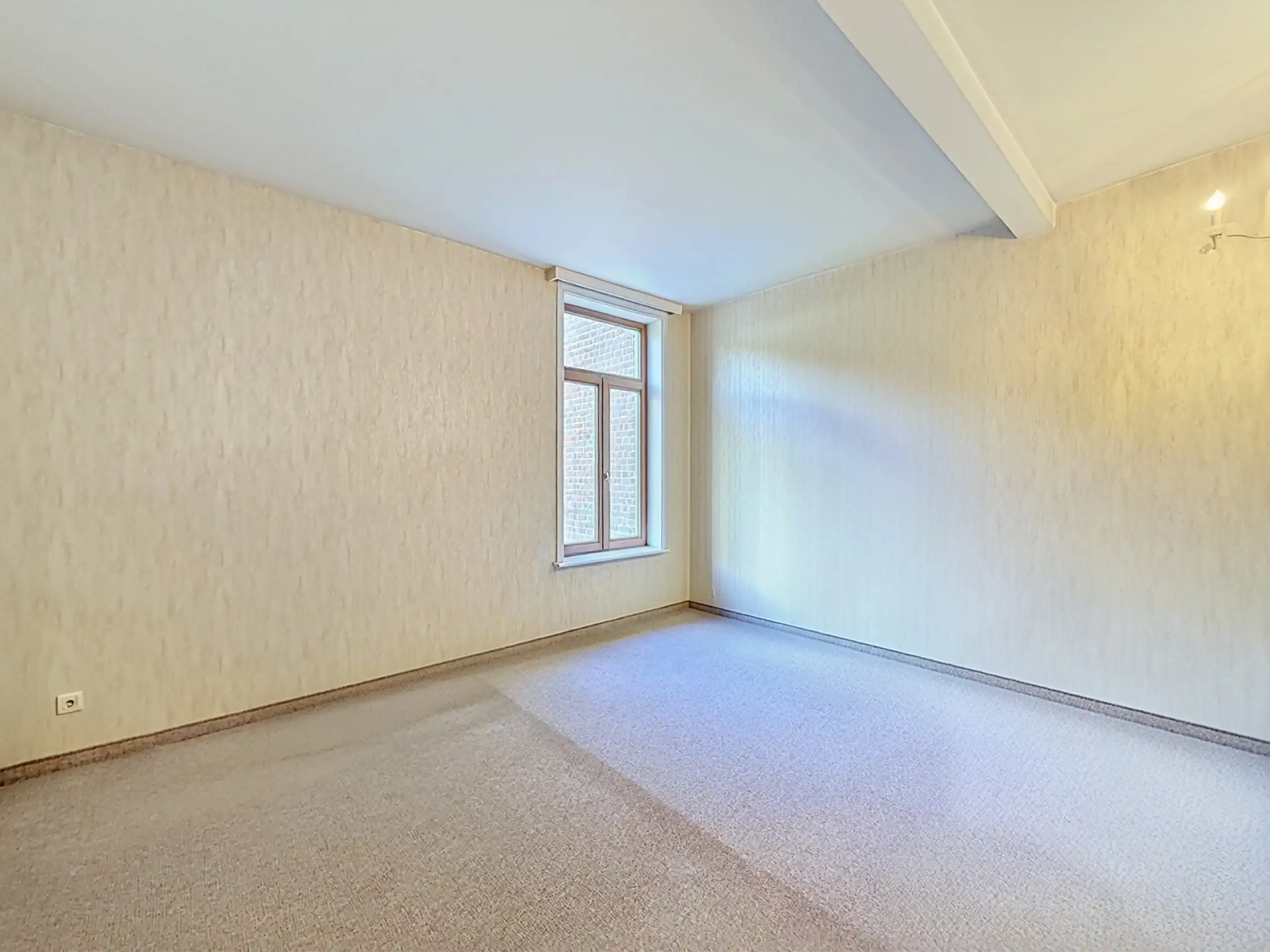 Te koop: Ruime woning met mogelijkheid tot 4 slaapkamers en tuin in Marke! foto 14