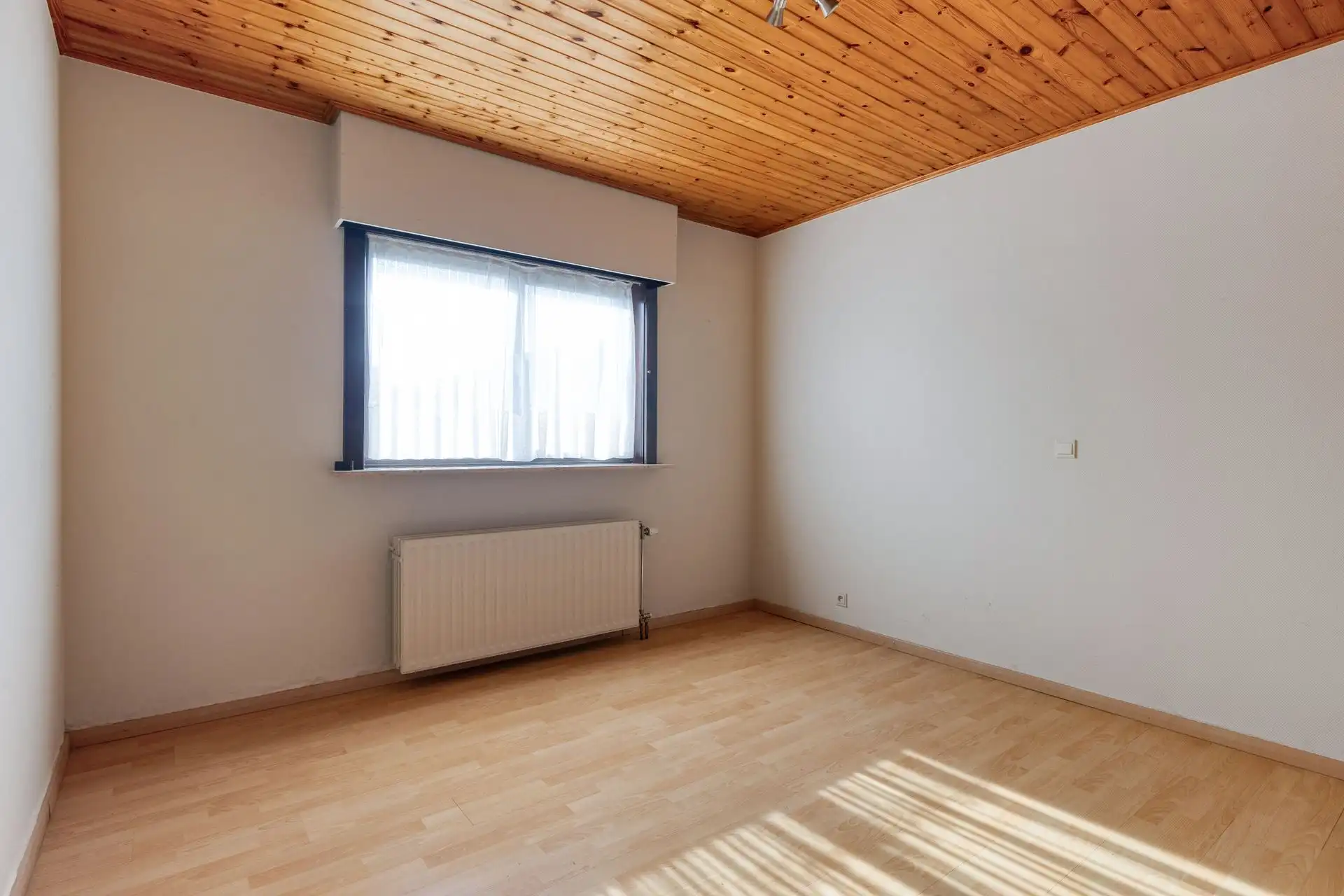 Vrijstaande woning, rustig gelegen,  met garage en tuin. foto 14