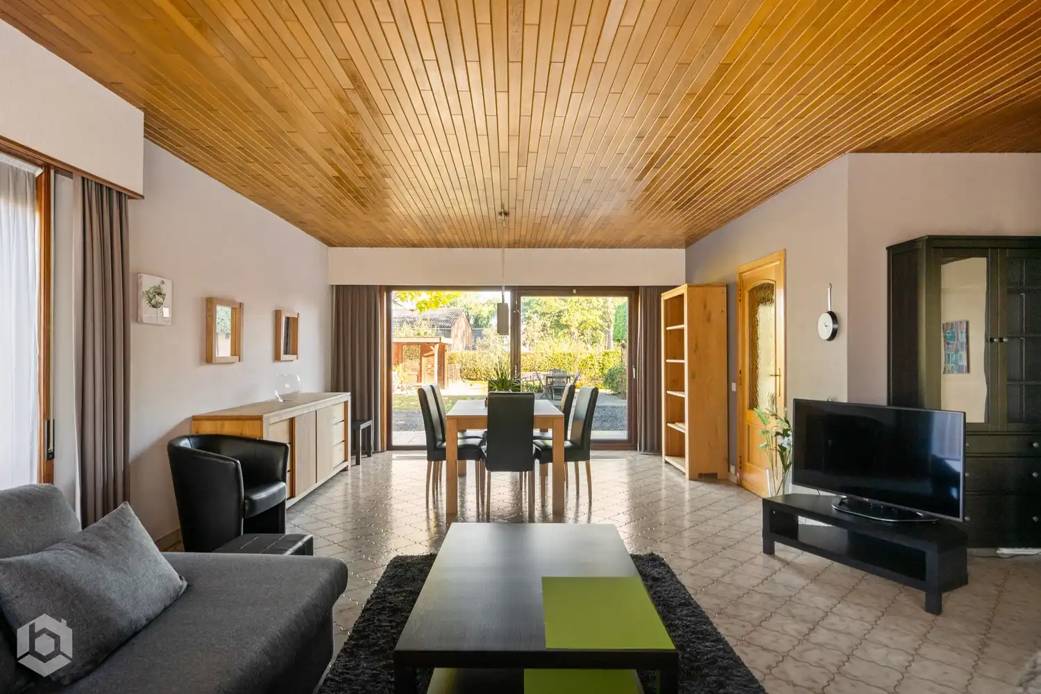 Woning met 3 à 4 slpkrs en grote garage (mogelijk tot handel) foto 6