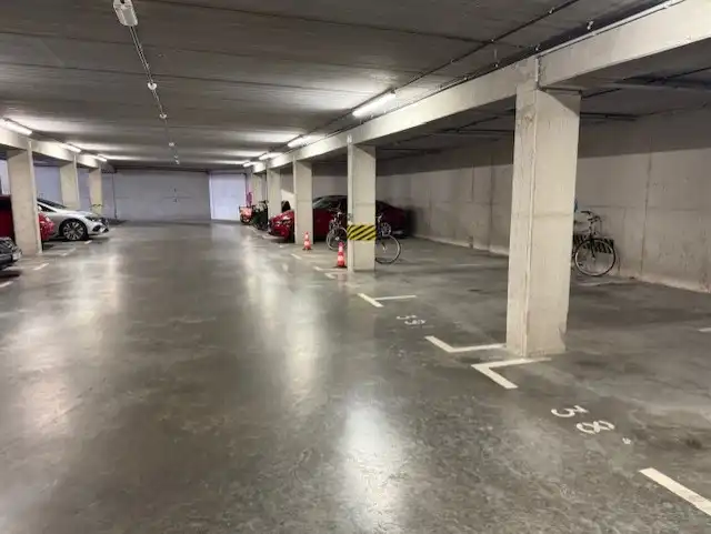GARAGE/PARKING te BRUGGE foto 6