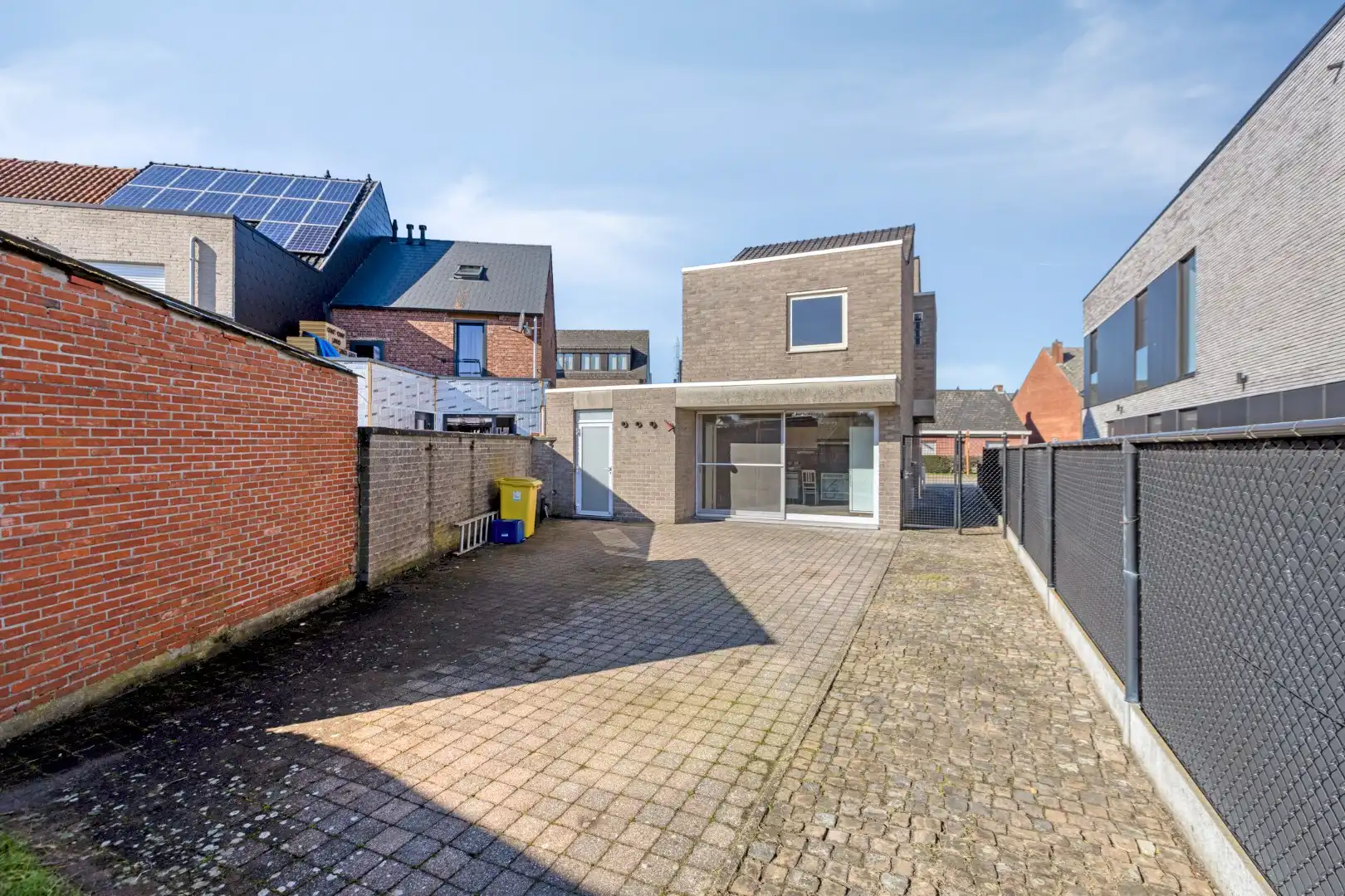 Instapklare woning met 3 SLPKS en leuke tuin in Mol - Ginderbuiten !  foto 24