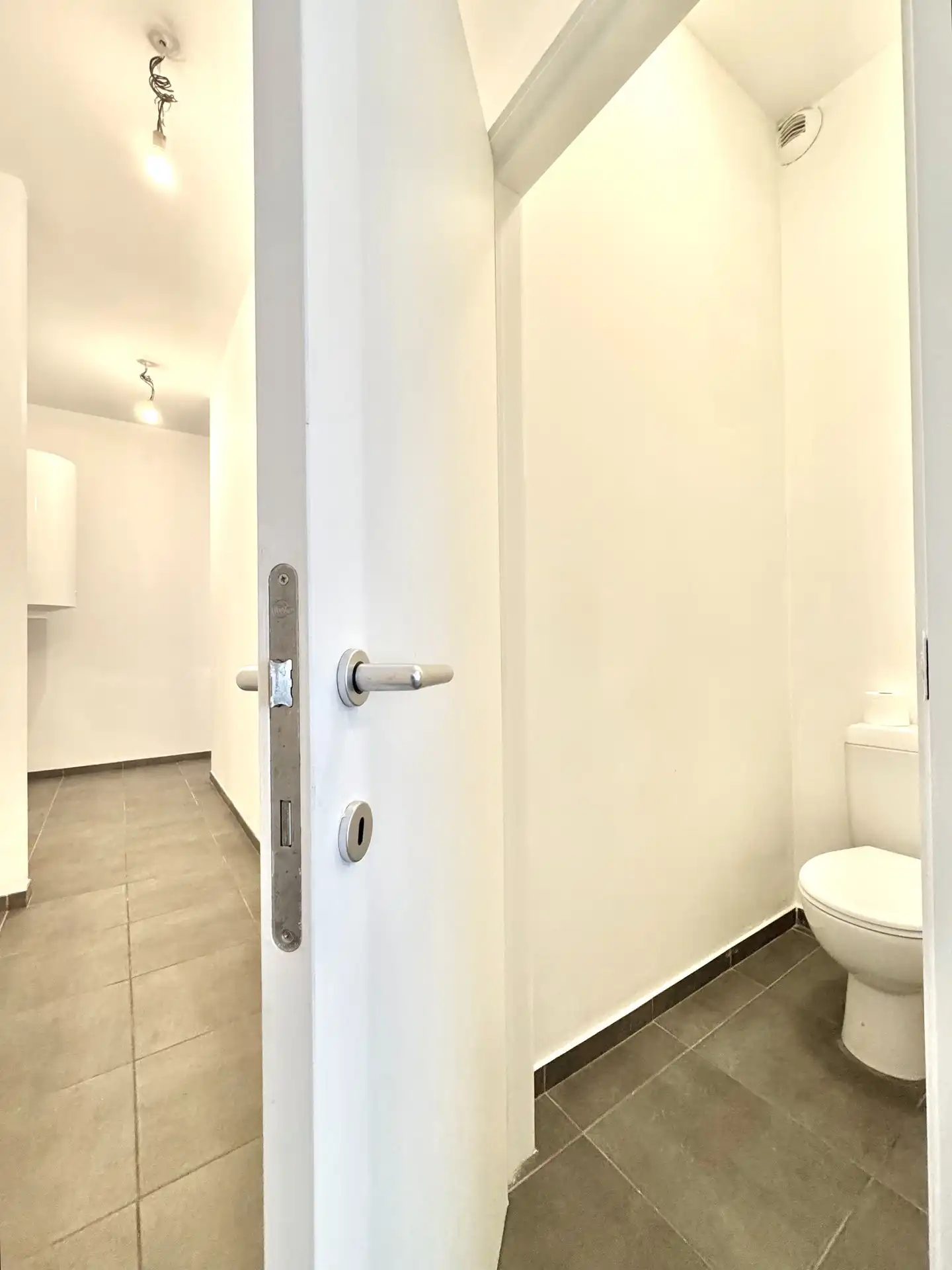 GELIJKVLOERS APPARTEMENT| 2 KAMERS | 1 PARKEERPLAATS | TERRAS foto 11