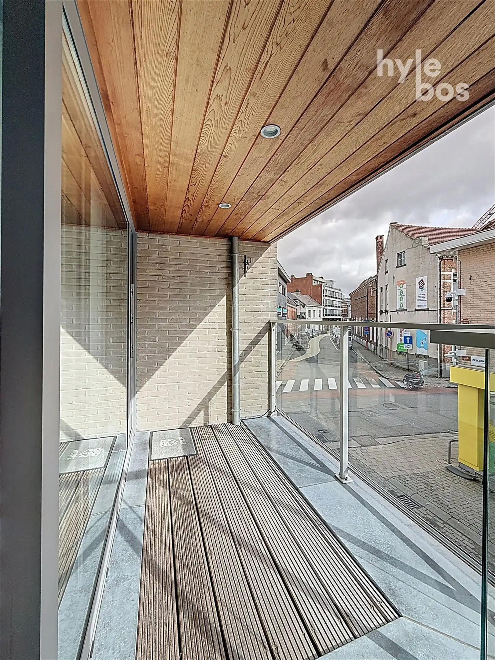 Instapklaar centraal gelegen appartement met garage foto 18