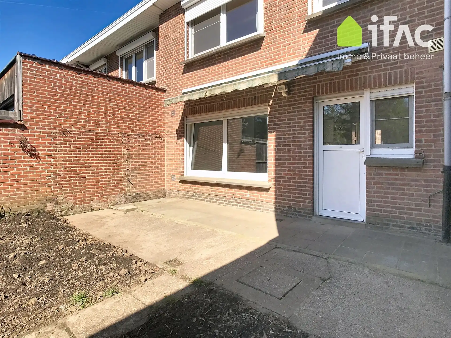 Huis met 2 slaapkamers, bureau en tuin foto 26