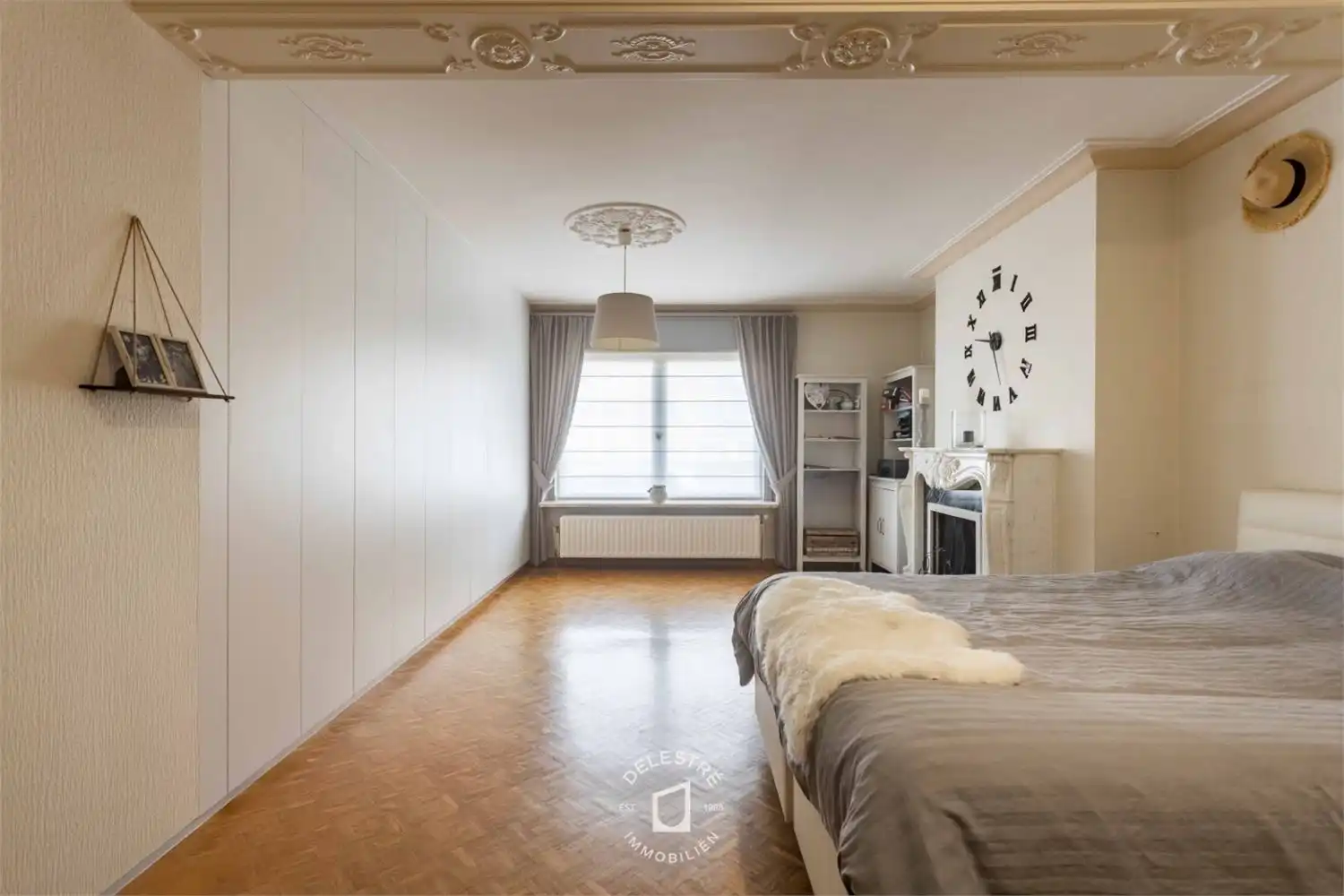 ** IN OPTIE **&nbsp;GERENOVEERDE WONING MET 6 SLPK. EN TUIN foto 16