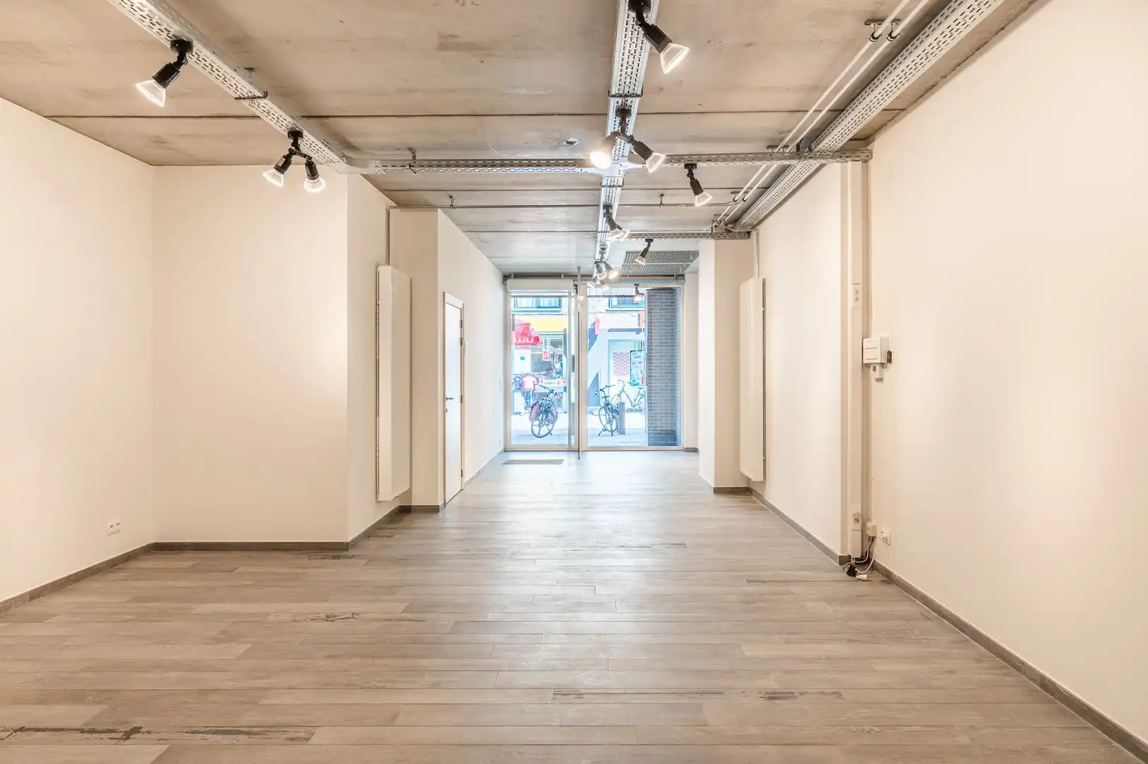 Handelspand in het hart van Bornem foto 2