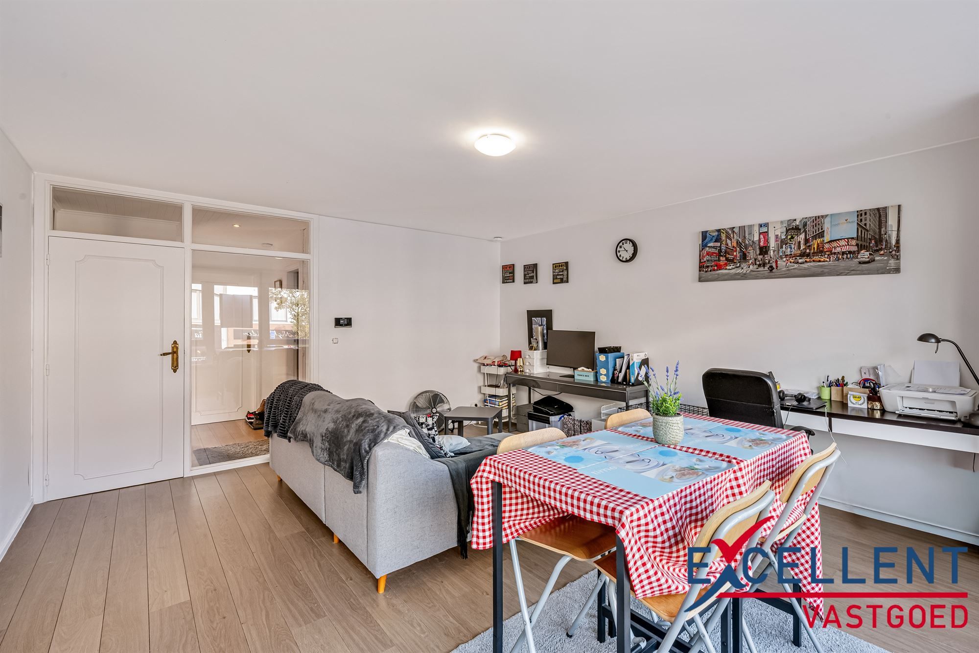 Instapklaar en gerenoveerd appartement centrum Deinze te koop foto 4