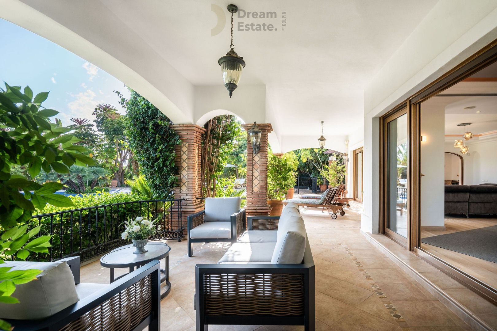 Welkom in deze prachtige villa te El Paraiso, een mix van Andalusische charme en moderne elegantie. foto 42