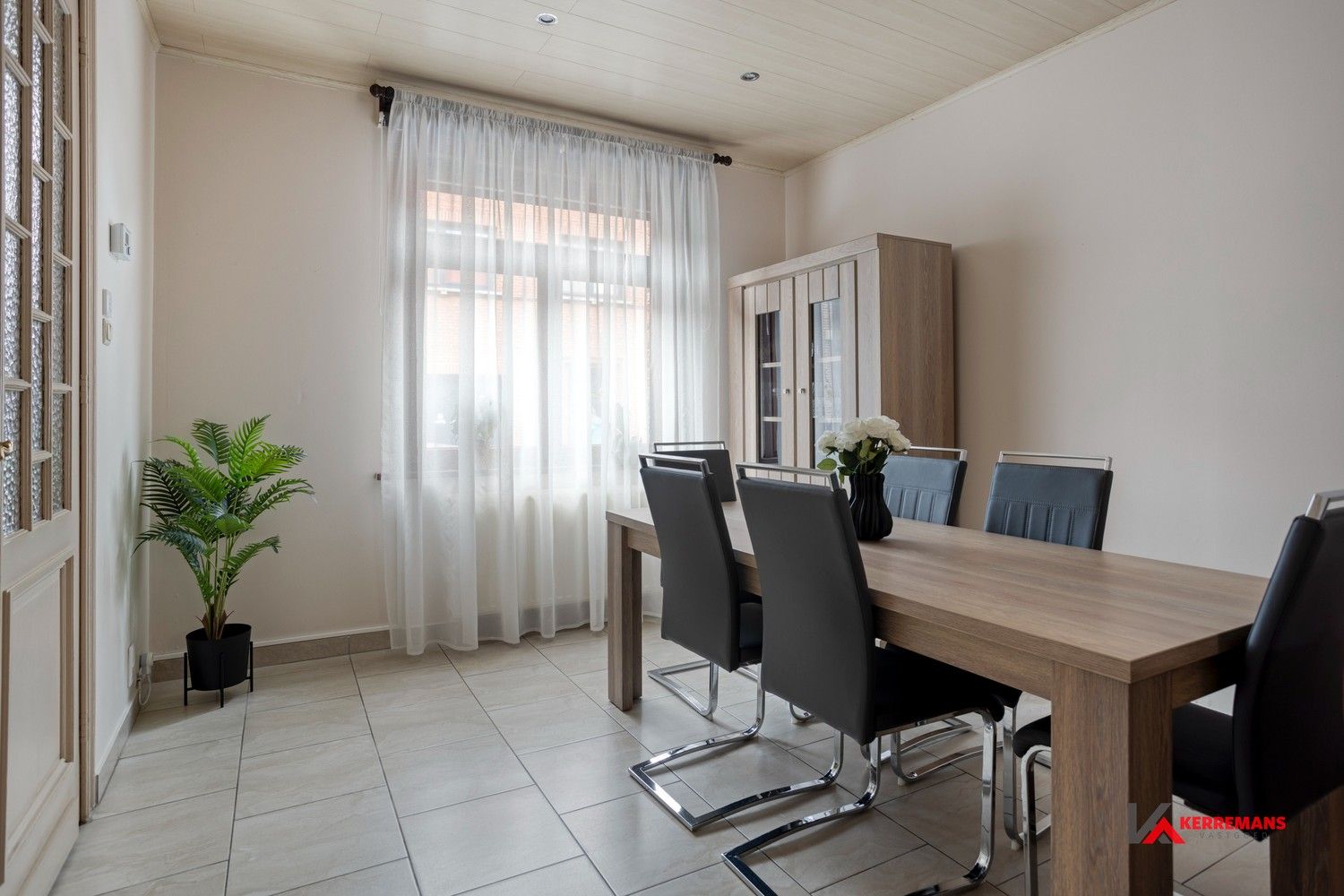Instapklare woning met 4 slaapkamers, tuin en garage. foto 5