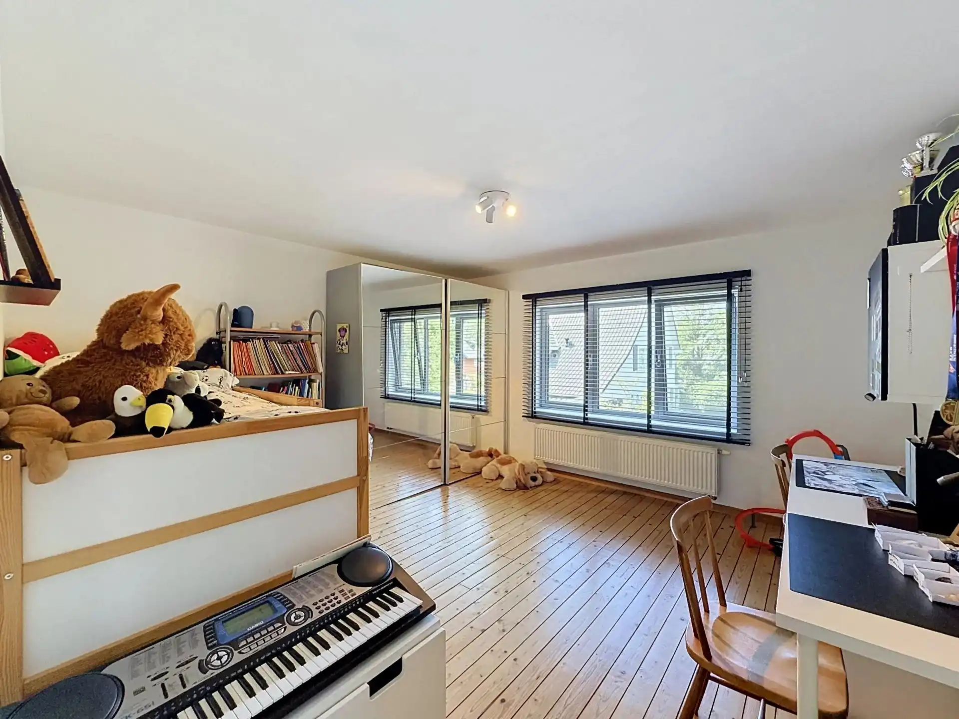 Verrassend ruime instapklare woning met 3 slaapkamers op een mooi perceel. foto 24