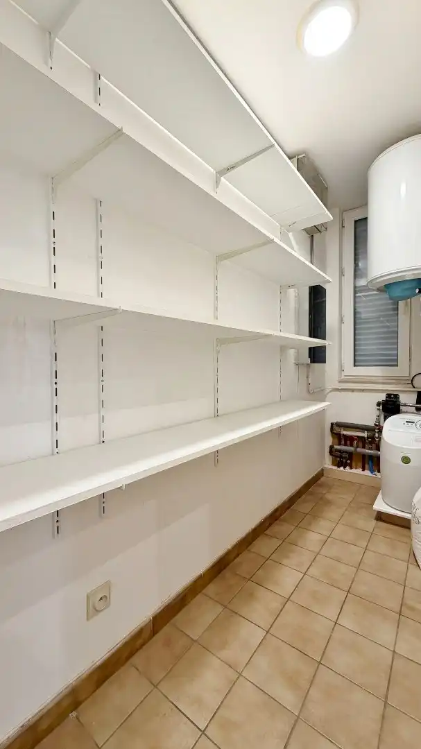 Ruim en lichtrijk appartement met garage, terras en open zicht foto 7