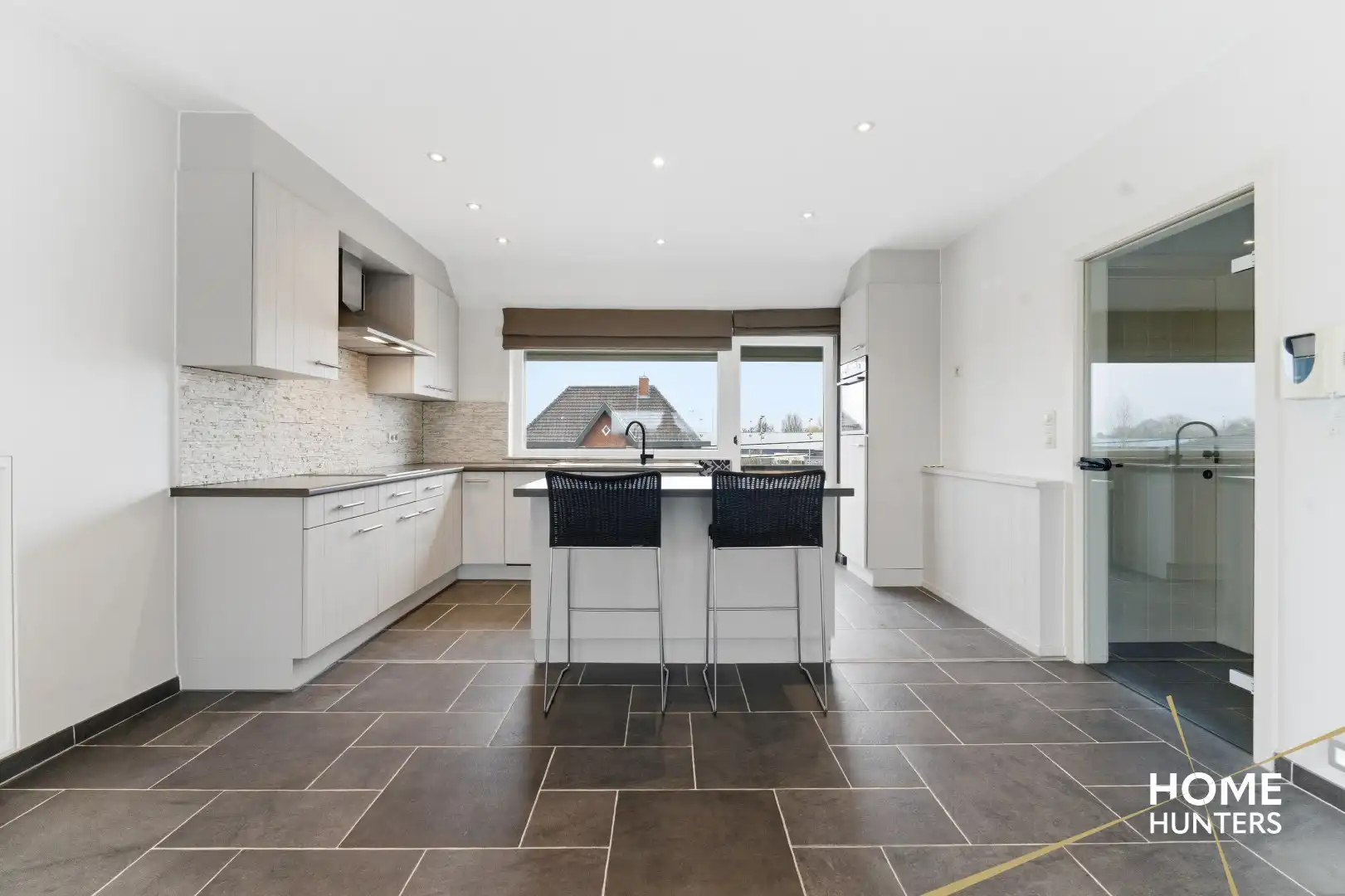 Stijlvol duplex appartement met 3 slaapkamers in hartje Kortemark! foto 4