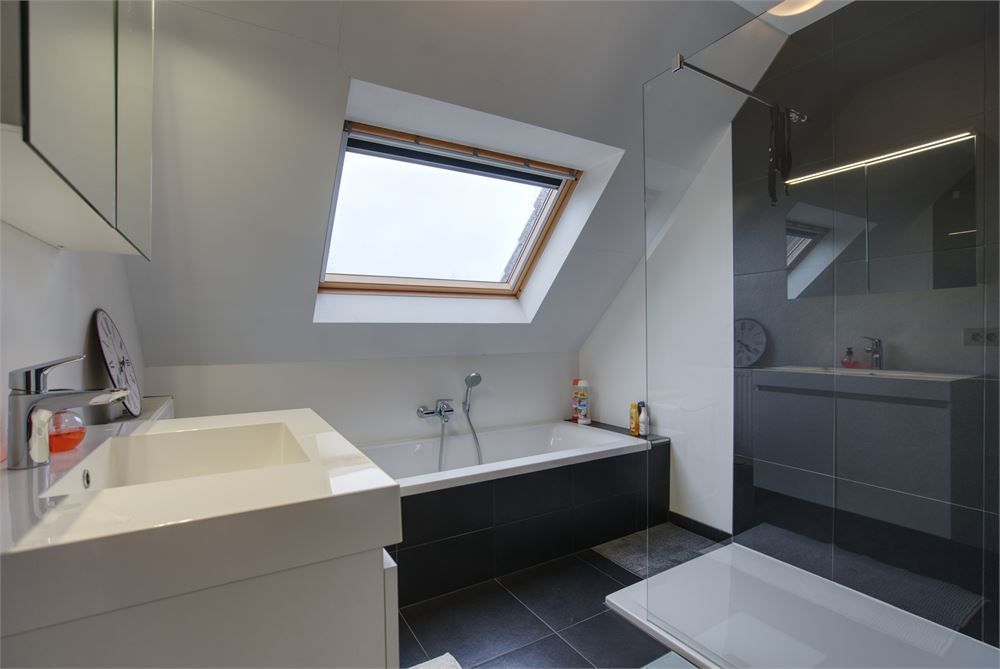 Instapklare en lichtrijke woning (4 slpks) + tuin! foto 11