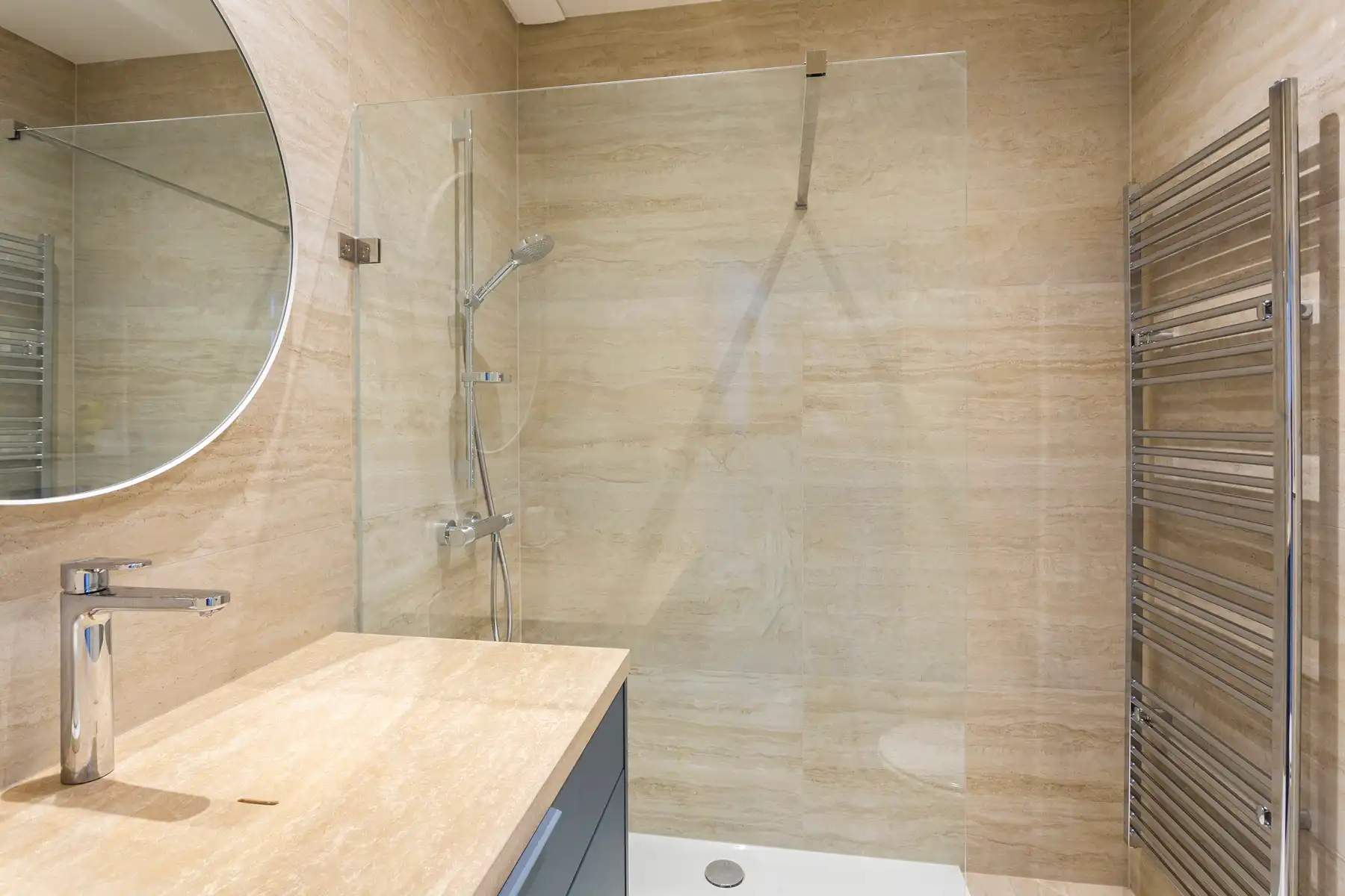 Stijlvol bemeubeld appartement met tuin in Markgravebuurt foto 10