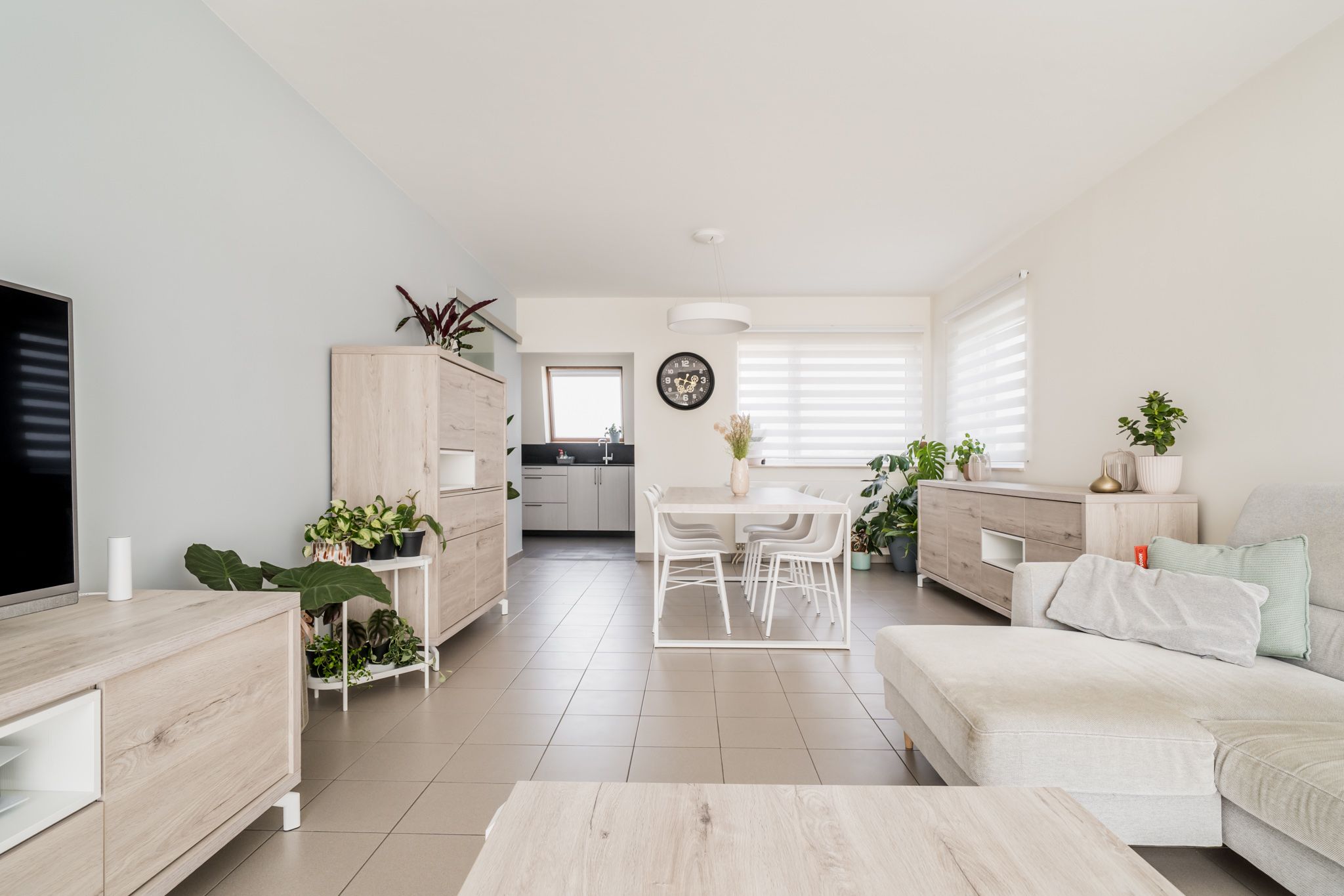 Ruim, lichtrijk hoekappartement (3 slpks) – volledig gerenoveerd – toplocatie te Diegem foto {{pictureIndex}}
