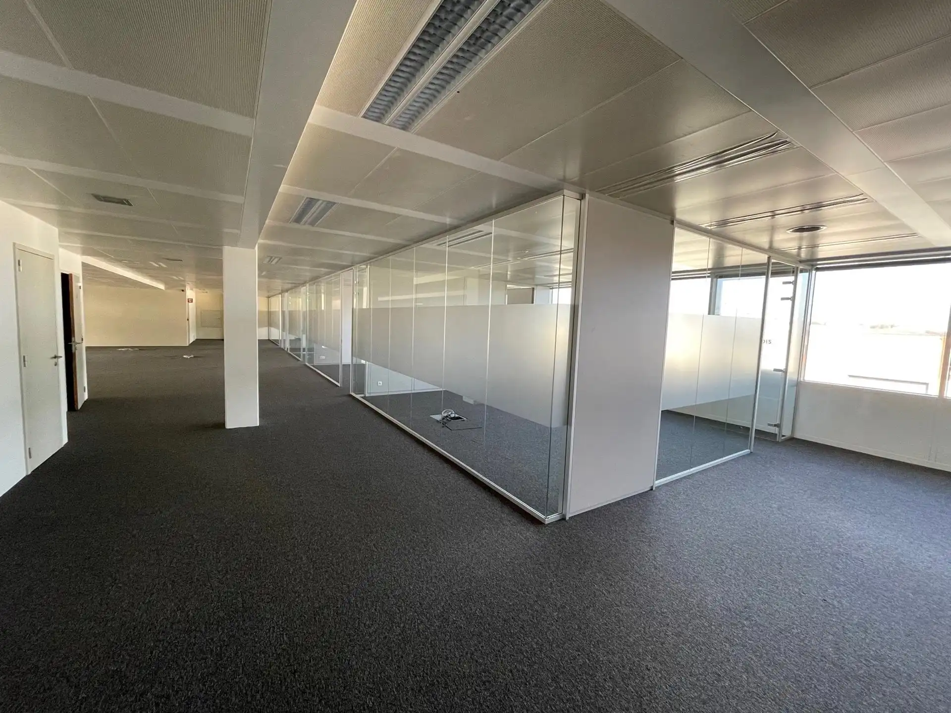 Modern Ingerichte Kantoorruimte V2- in Deurne foto 3