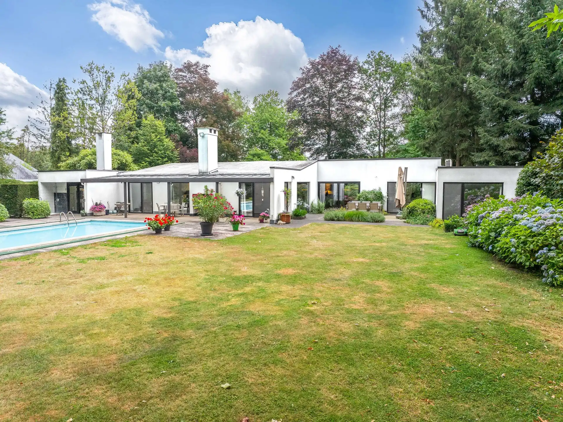 Unieke villa gelegen in een oase van rust foto 32