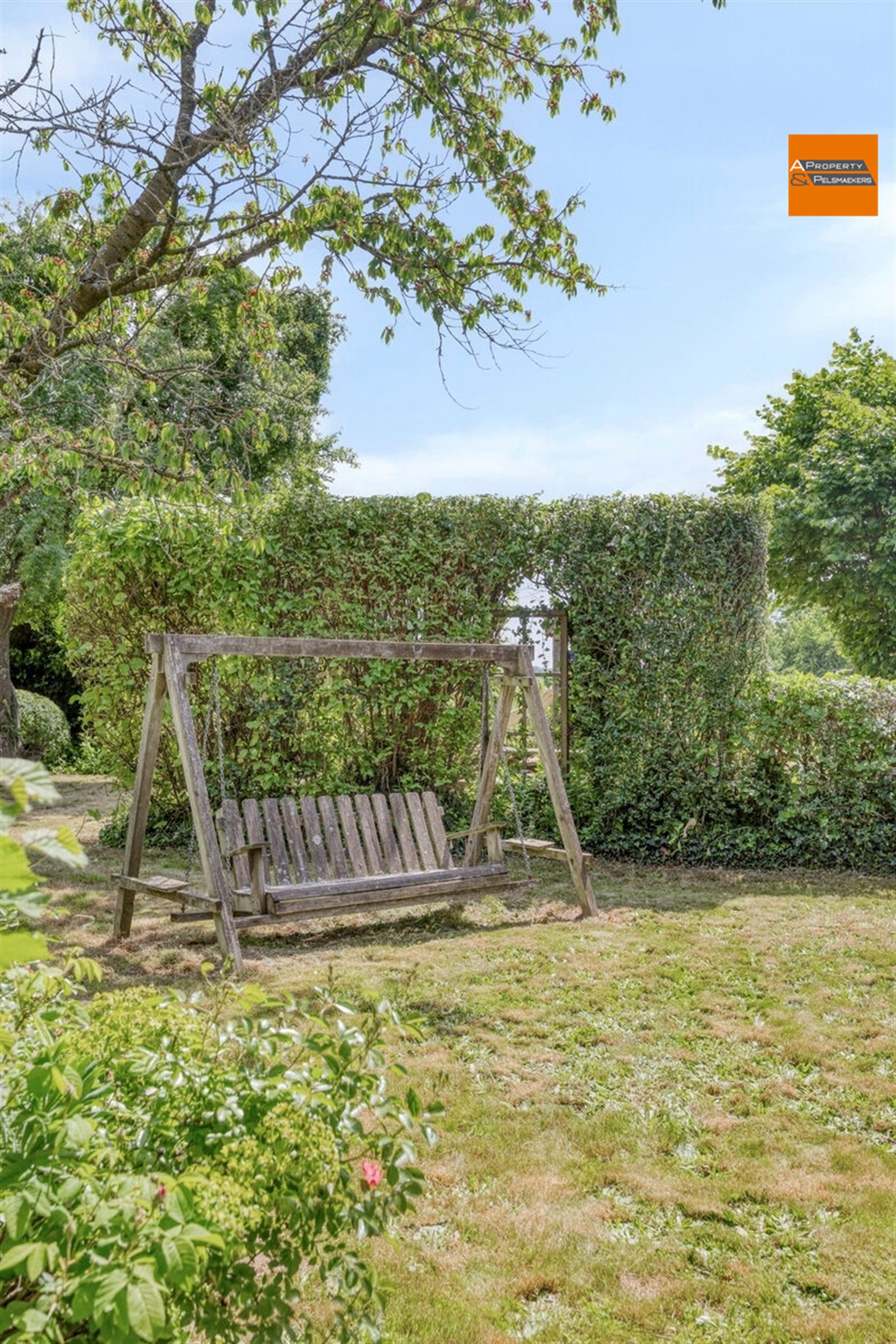 Eigendom met karakter en ruimte, 4 slaapkamers en  prachtige tuin foto 34