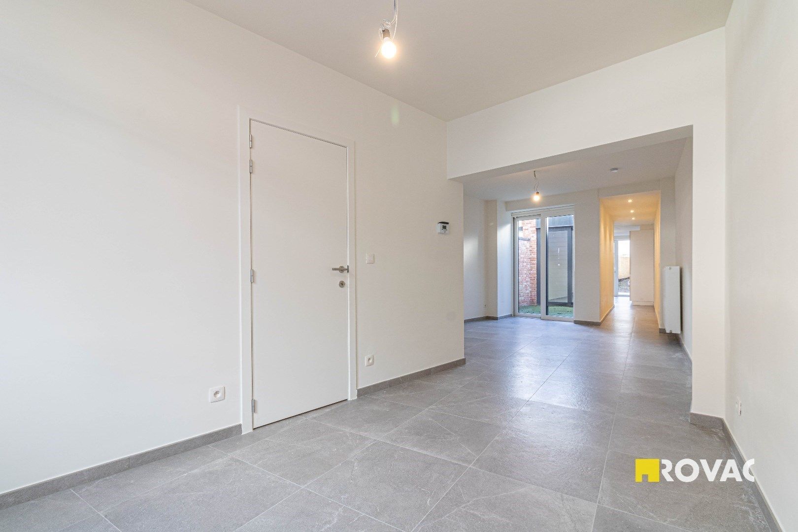 Volledig gerenoveerde woning met 3 slaapkamers en tuin foto 2