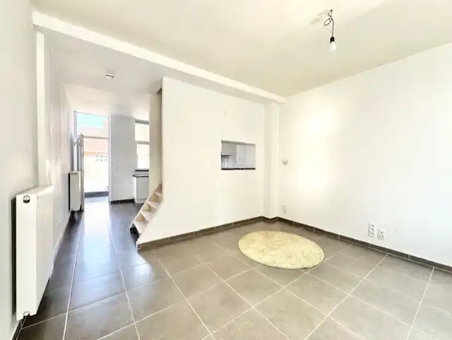 GEZELLIG INSTAPKLAAR HUISJE MET 3 KAMERS & TUIN foto 2