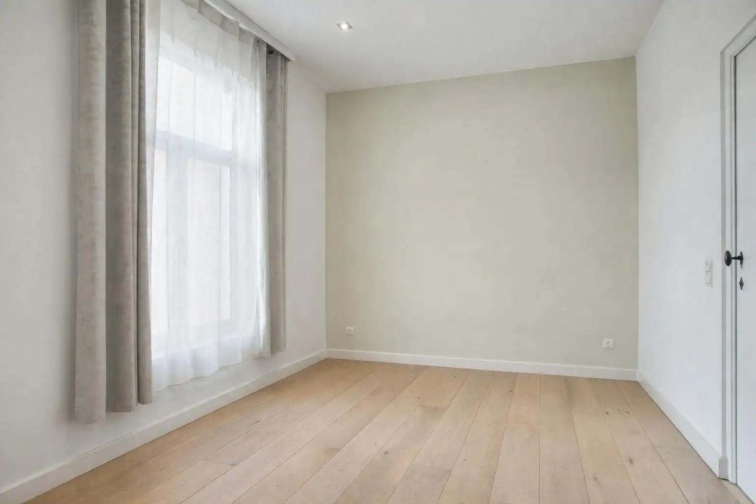 Uniek gerenoveerde herenwoning in Brugge met 3 slaapkamers foto 8