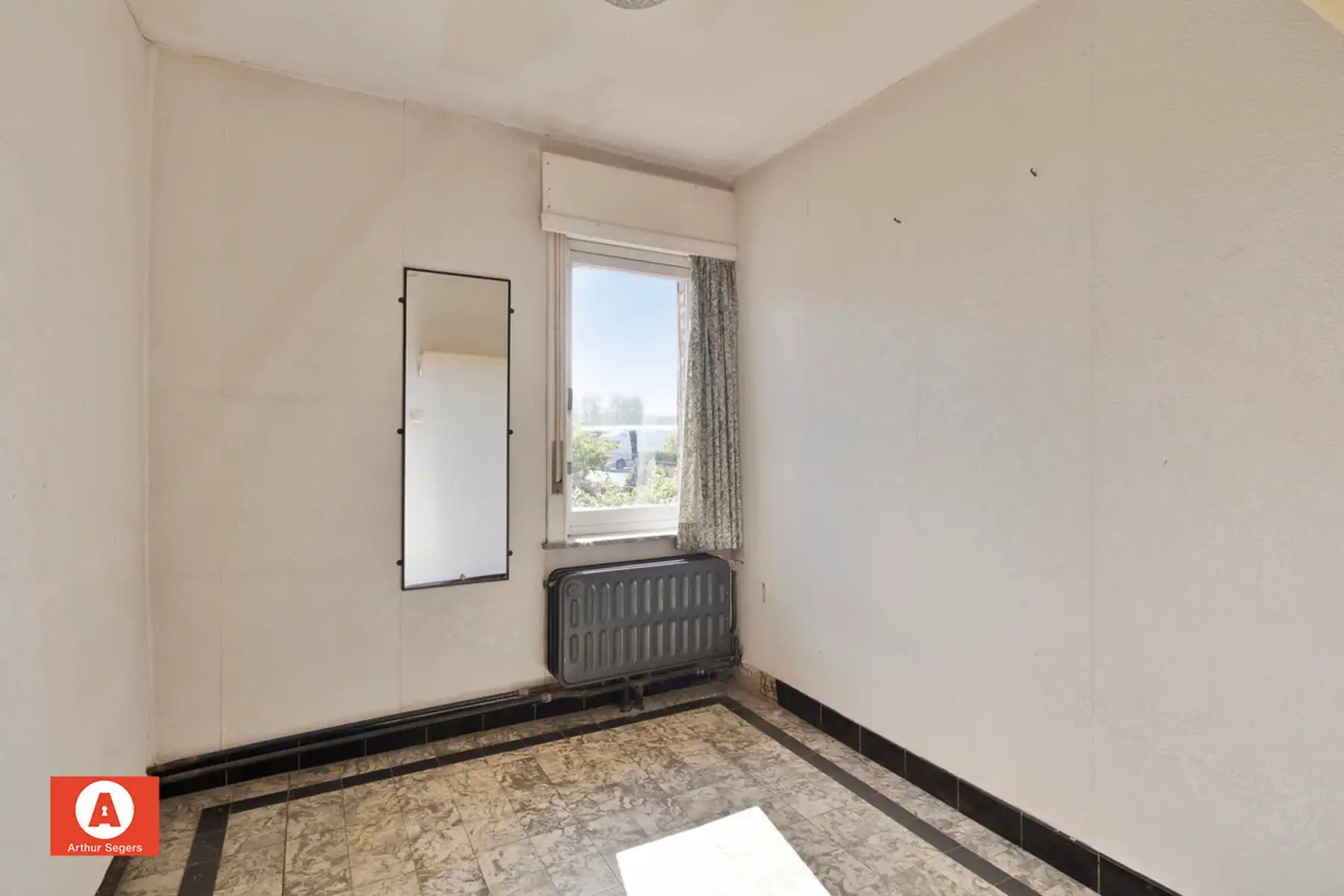 Te renoveren open bebouwing met 4 slaapkamers op toplocatie foto 21