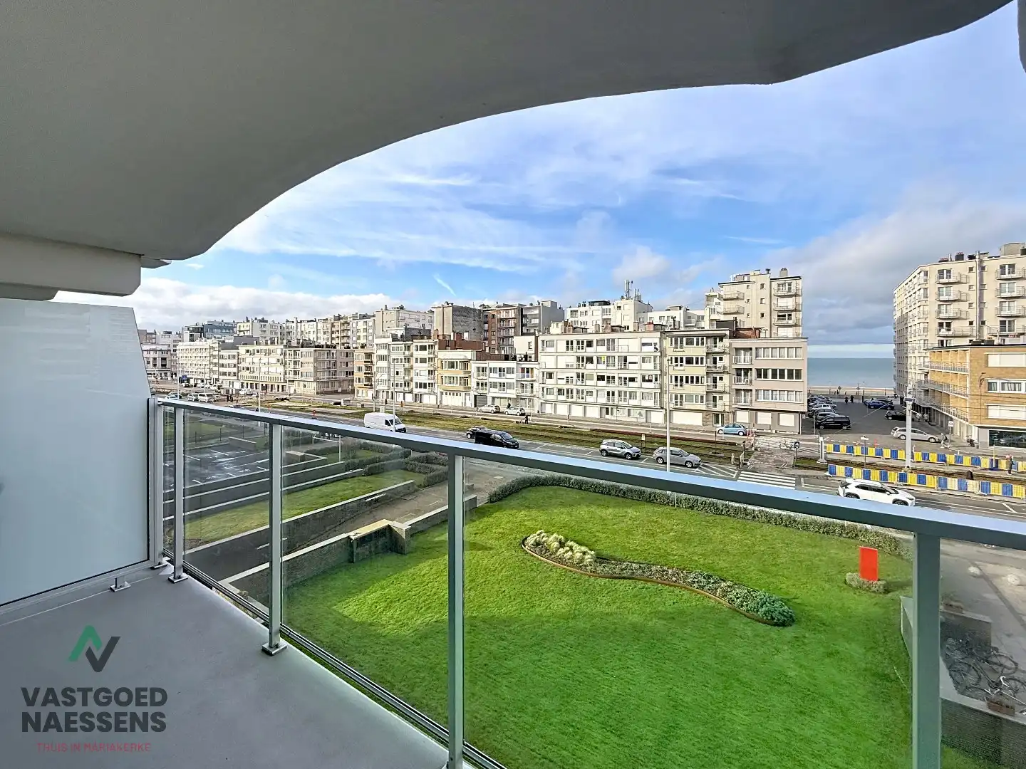 INSTAPKLARE STUDIO MET RUIM TERRAS EN ZEEZICHT foto 2