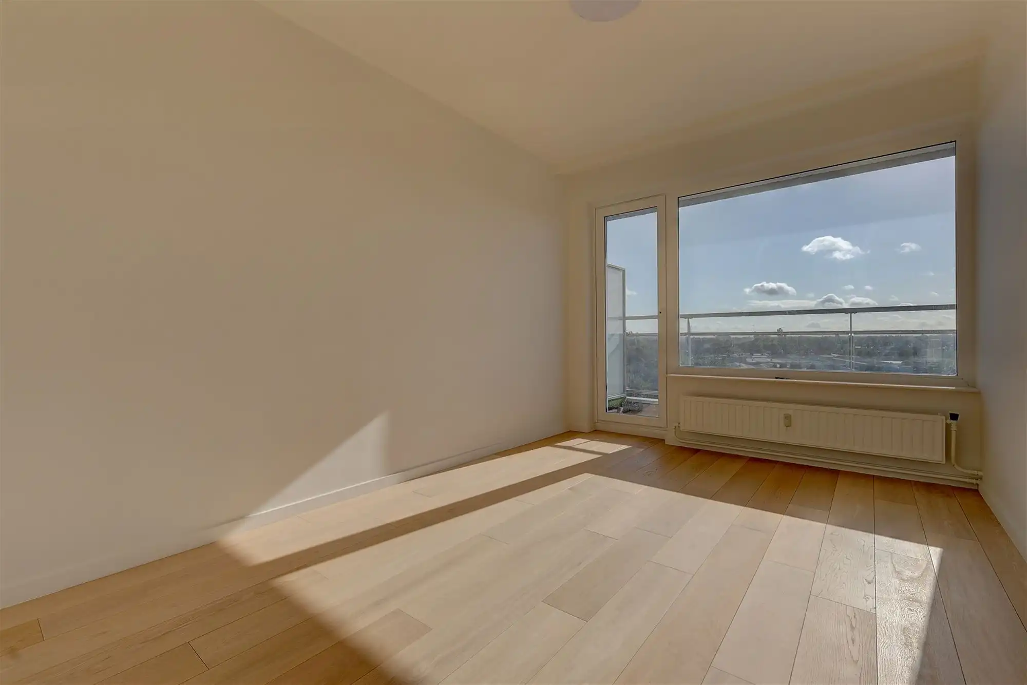 Knap gerenoveerd appartement met 2 slaapkamers en terras foto 6