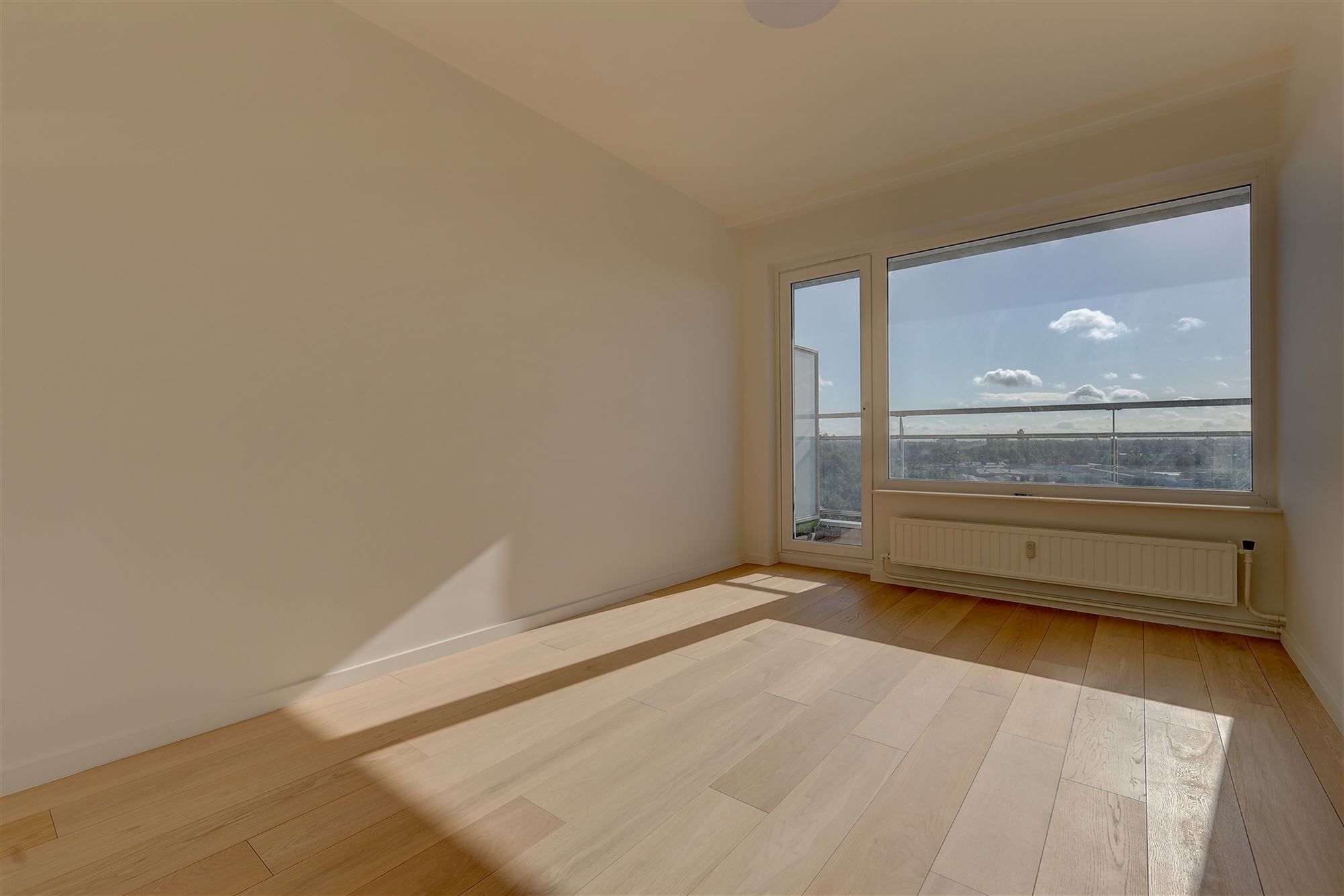 Knap gerenoveerd appartement met 2 slaapkamers en terras foto 6